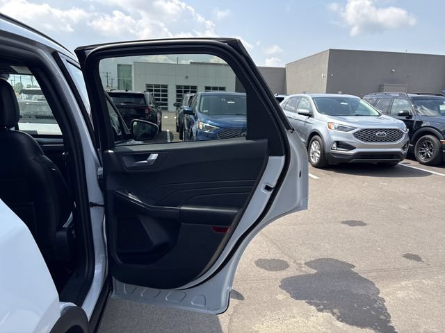 Certified 2025 Ford Escape ST-Line Select AWD/4WD image 16