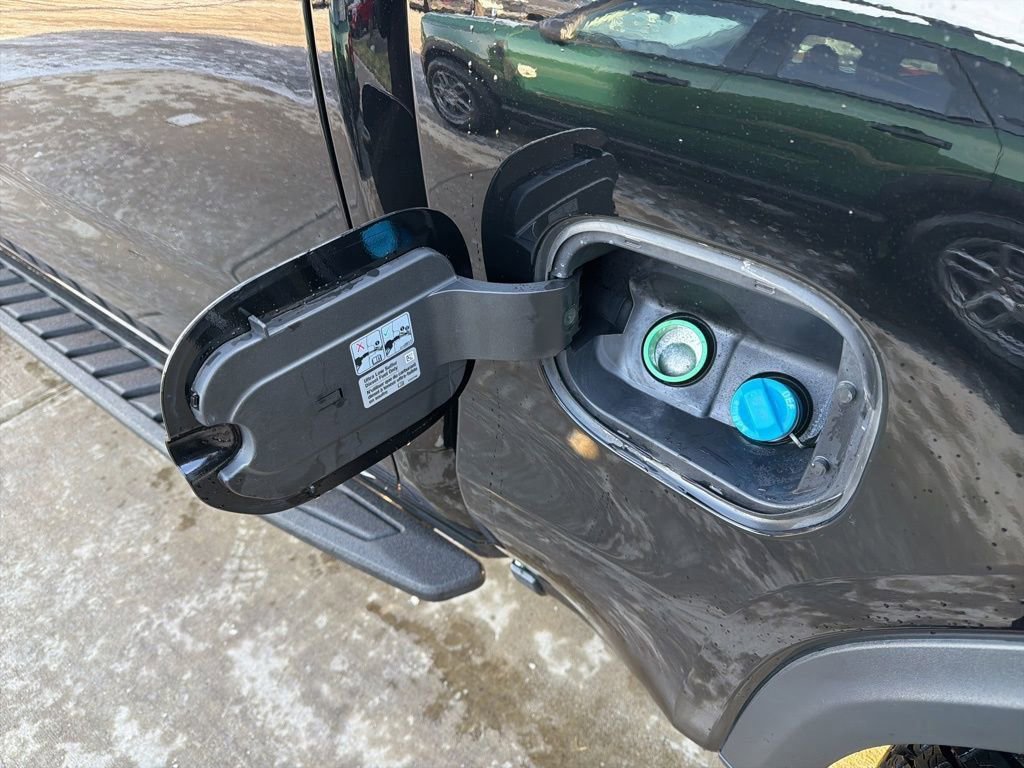 Used 2025 GMC Sierra 1500 AT4X image 45