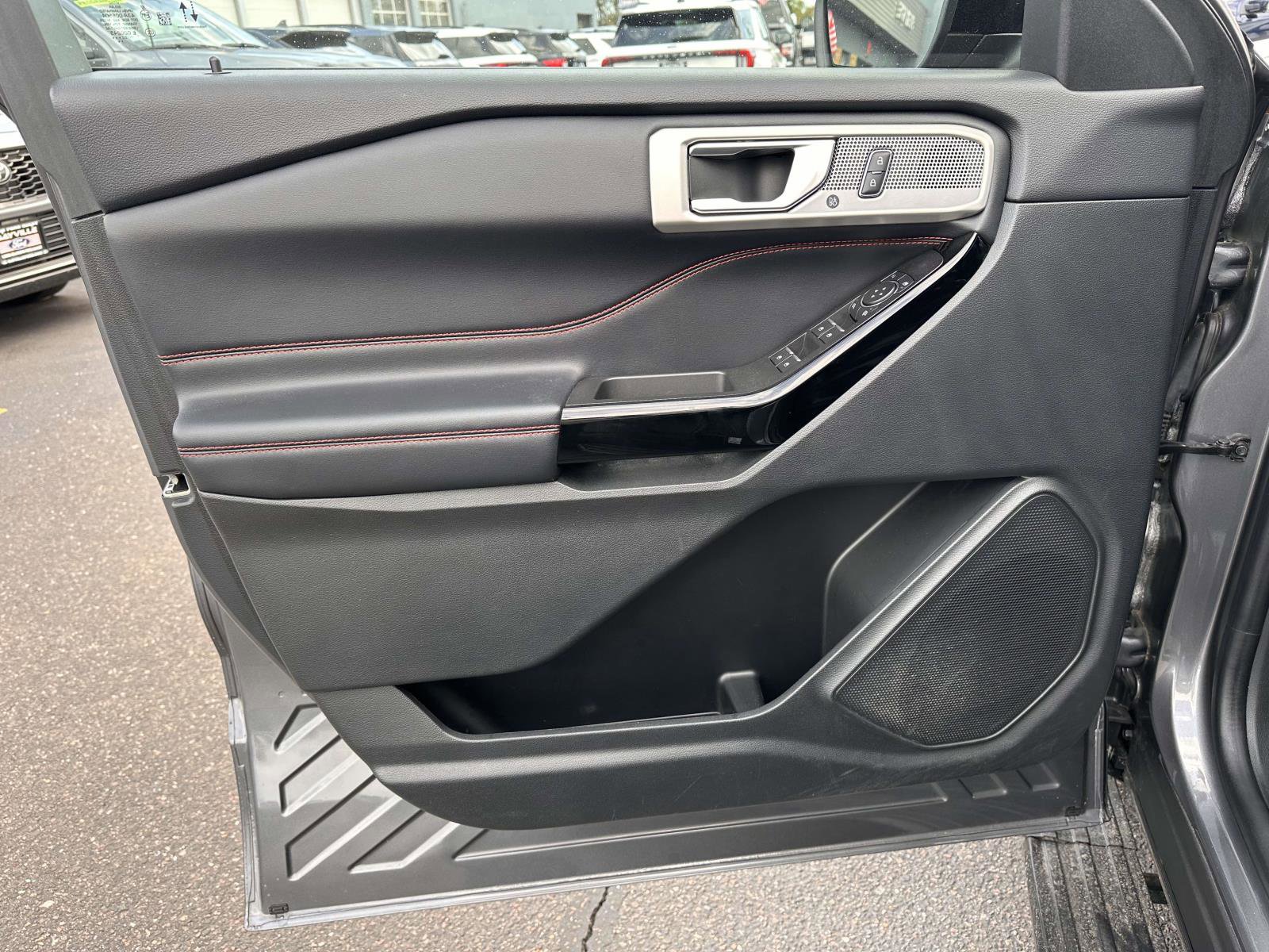 Certified 2022 Ford Explorer ST-Line AWD/4WD image 9