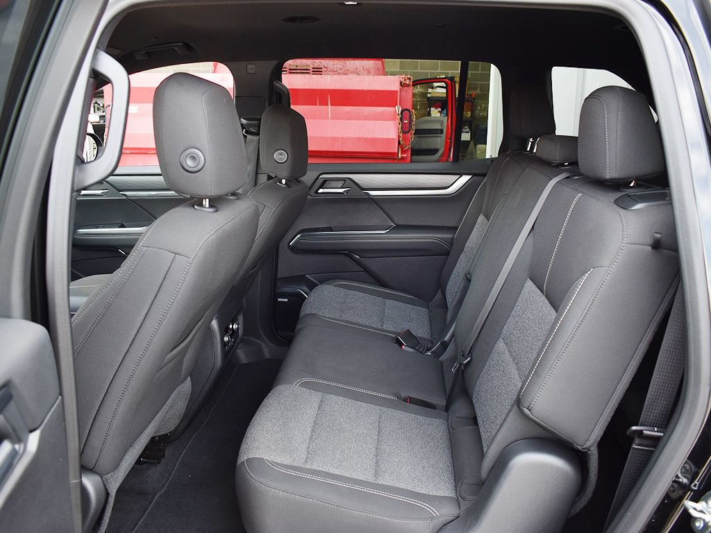 Used 2025 GMC Acadia Elevation AWD/4WD image 6