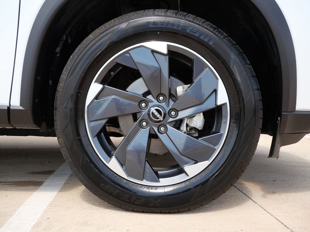 Used 2024 Nissan Rogue SV AWD/4WD image 8