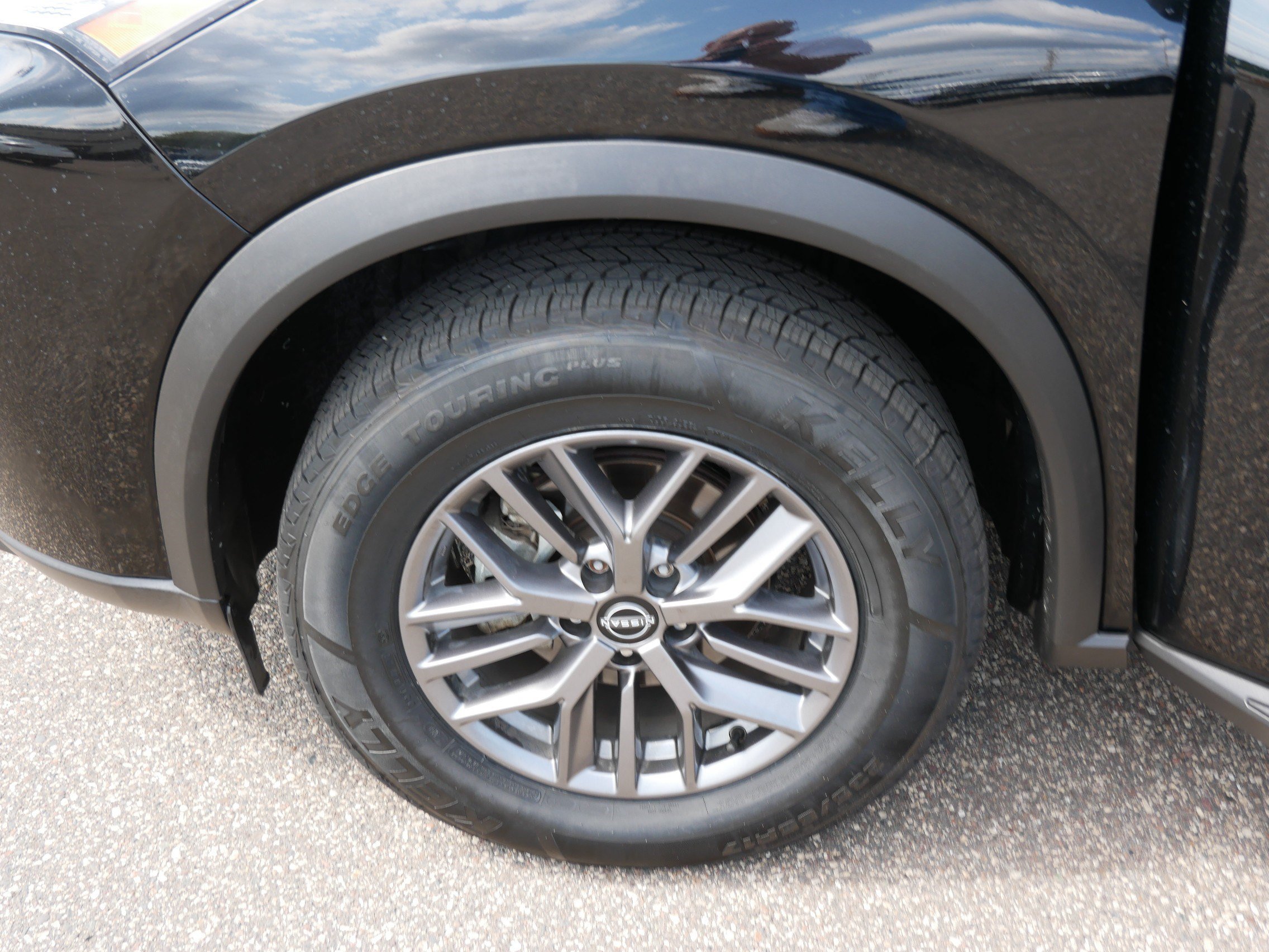 Used 2024 Nissan Rogue S AWD/4WD image 15