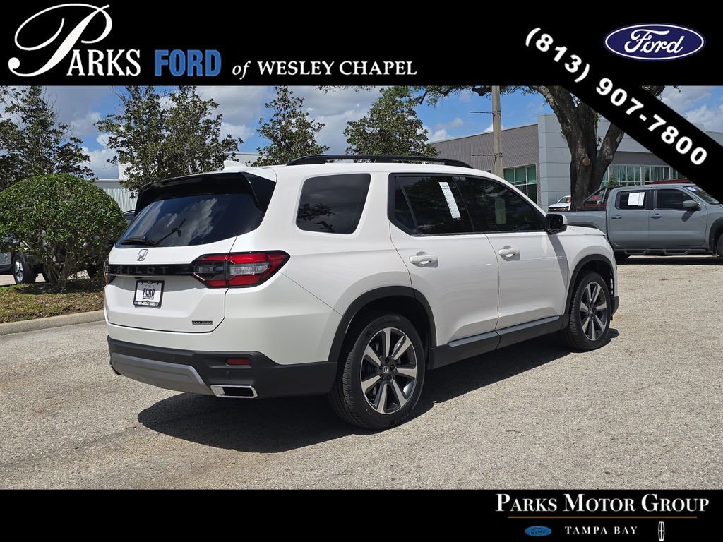 Used 2024 Honda Pilot Touring image 3