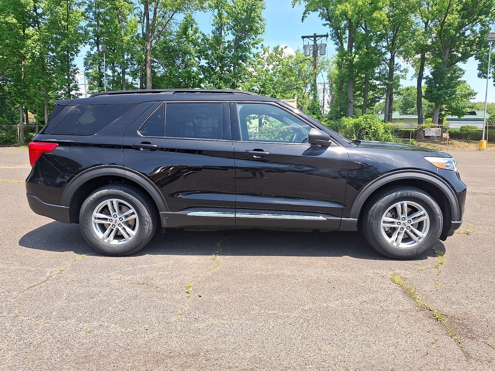 Certified 2020 Ford Explorer XLT w/ Comfort Package AWD/4WD image 7