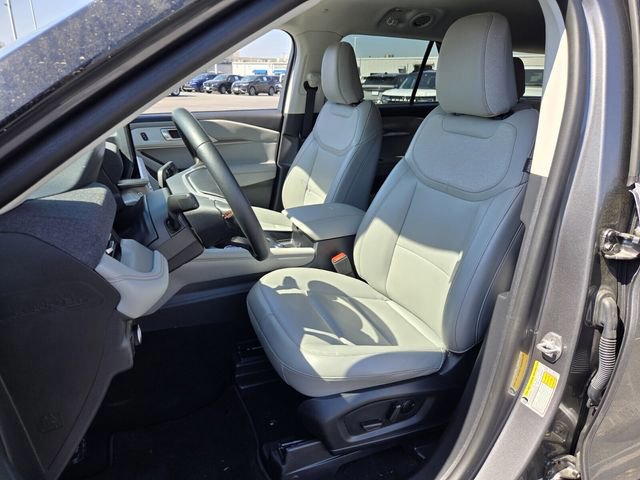 Certified 2025 Ford Explorer Active w/ Active Comfort Package RWD image 9