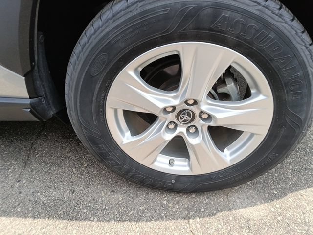 Used 2019 Toyota RAV4 XLE AWD/4WD image 11