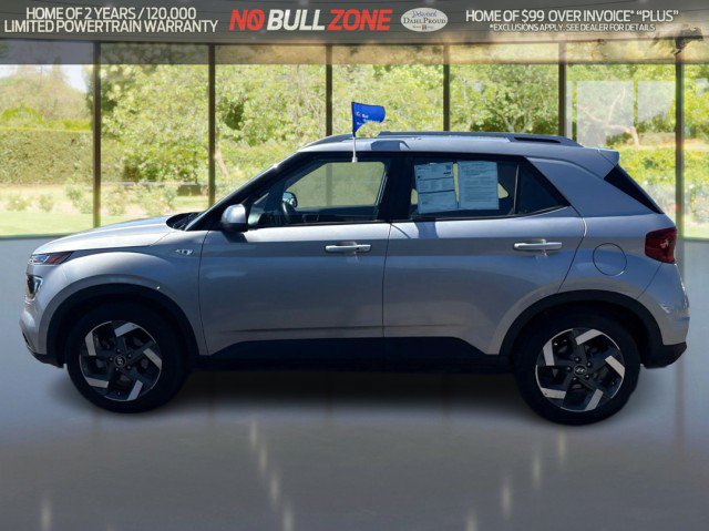 Used 2025 Hyundai Venue SEL FWD image 2