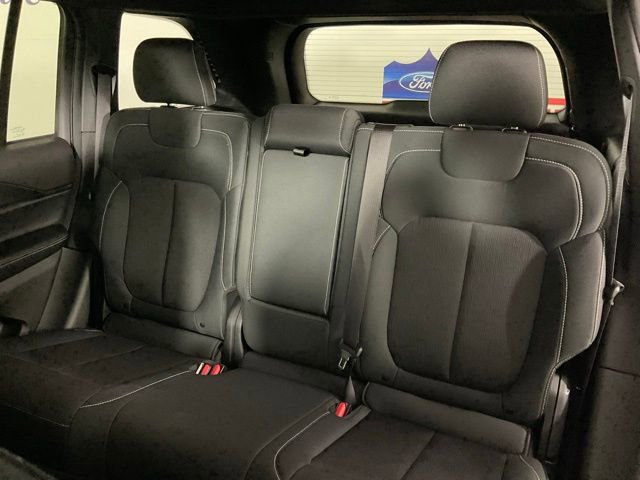 Used 2024 Jeep Grand Cherokee Laredo X w/ Luxury Tech Group I image 16