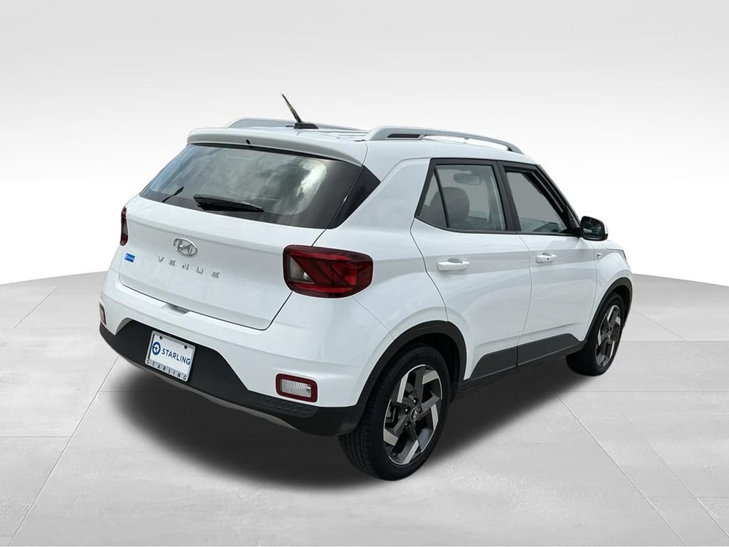 Used 2025 Hyundai Venue SEL FWD image 5
