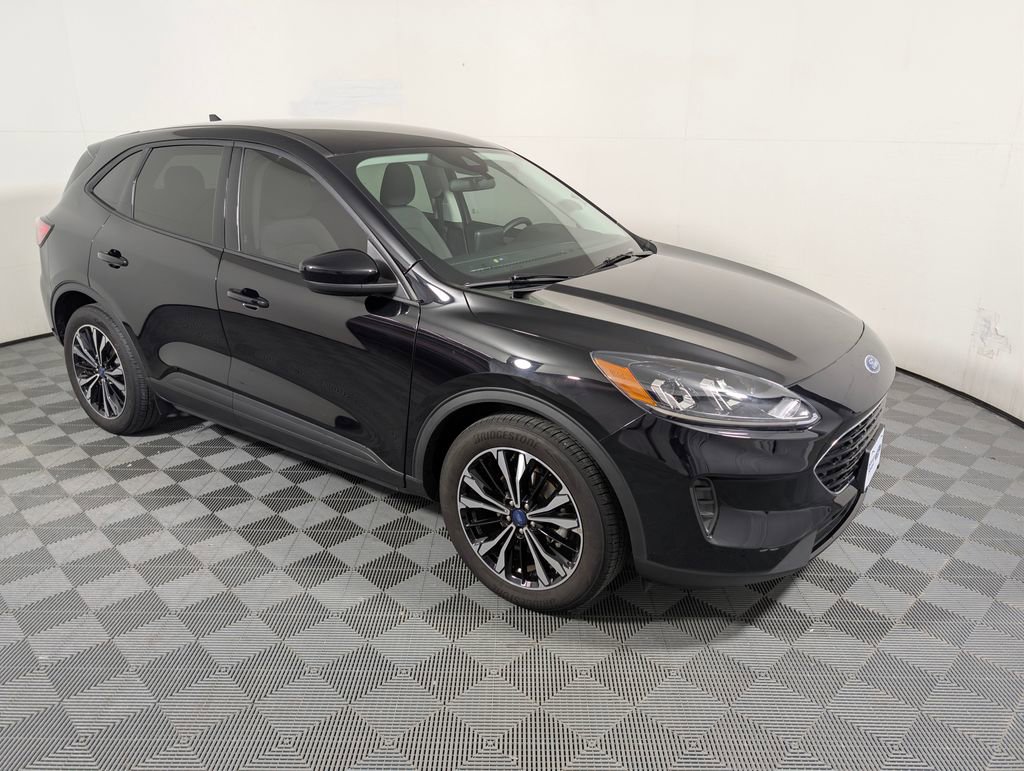 Certified 2022 Ford Escape SE w/ SE Sport Appearance Package FWD image 1