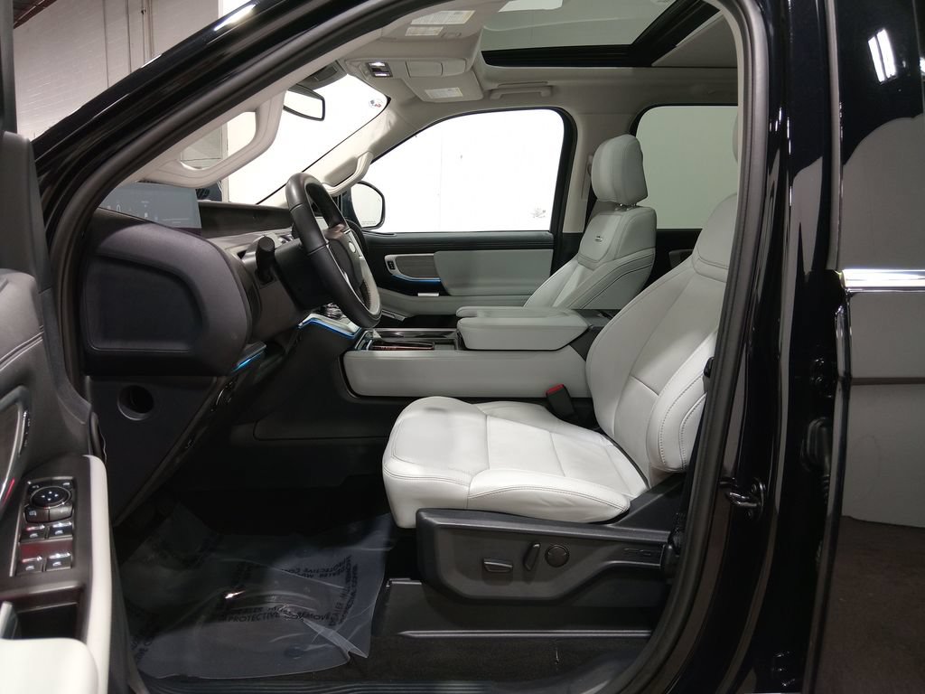 Certified 2025 Ford Expedition Max Platinum w/ Driver's Package AWD/4WD image 17