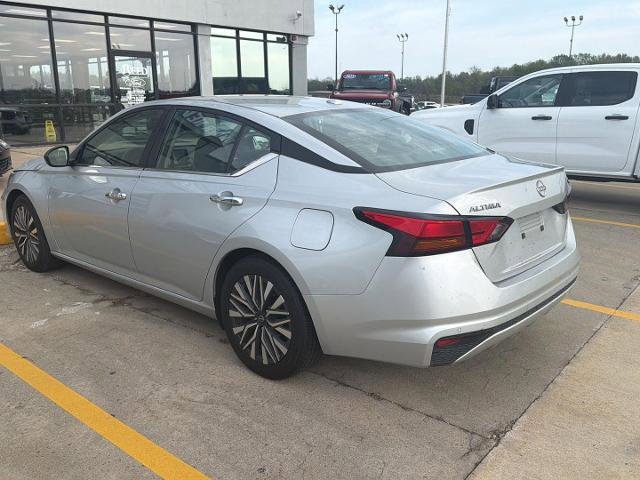 Used 2024 Nissan Altima 2.5 SV FWD image 3