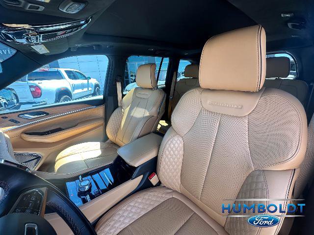 Used 2023 Jeep Grand Cherokee Summit AWD/4WD image 16