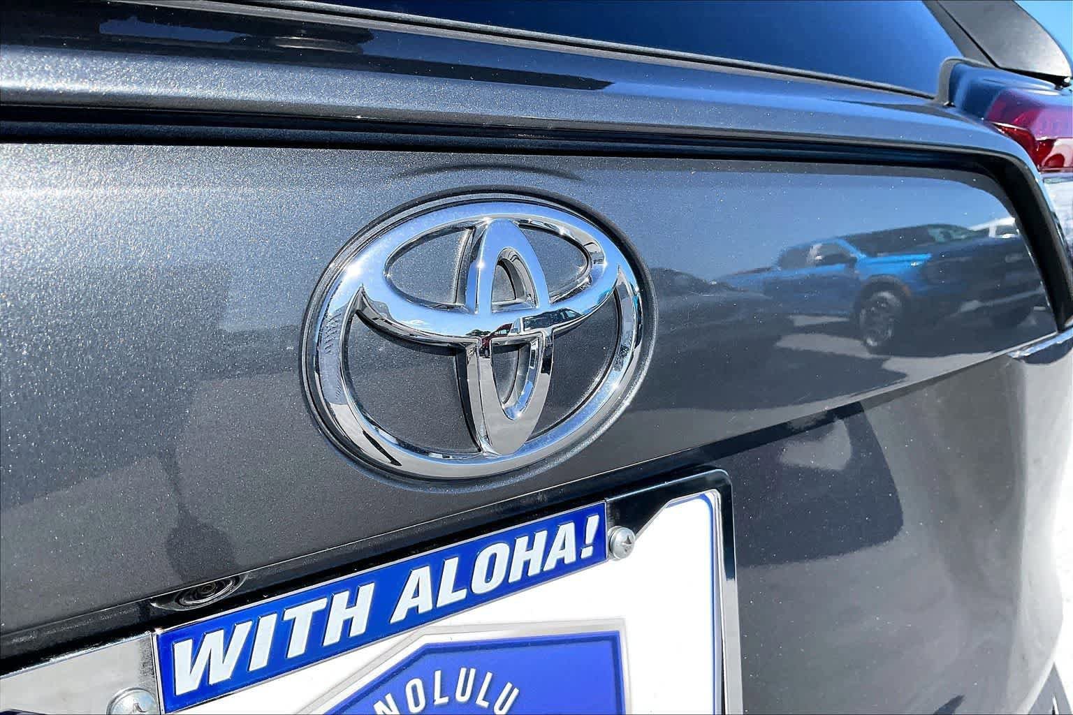 Used 2020 Toyota RAV4 LE w/ Carpet Mat Package FWD image 7