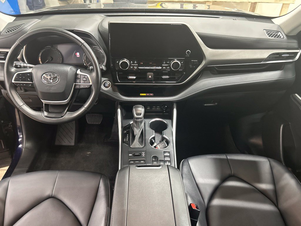 Used 2025 Toyota Highlander XLE AWD/4WD image 13