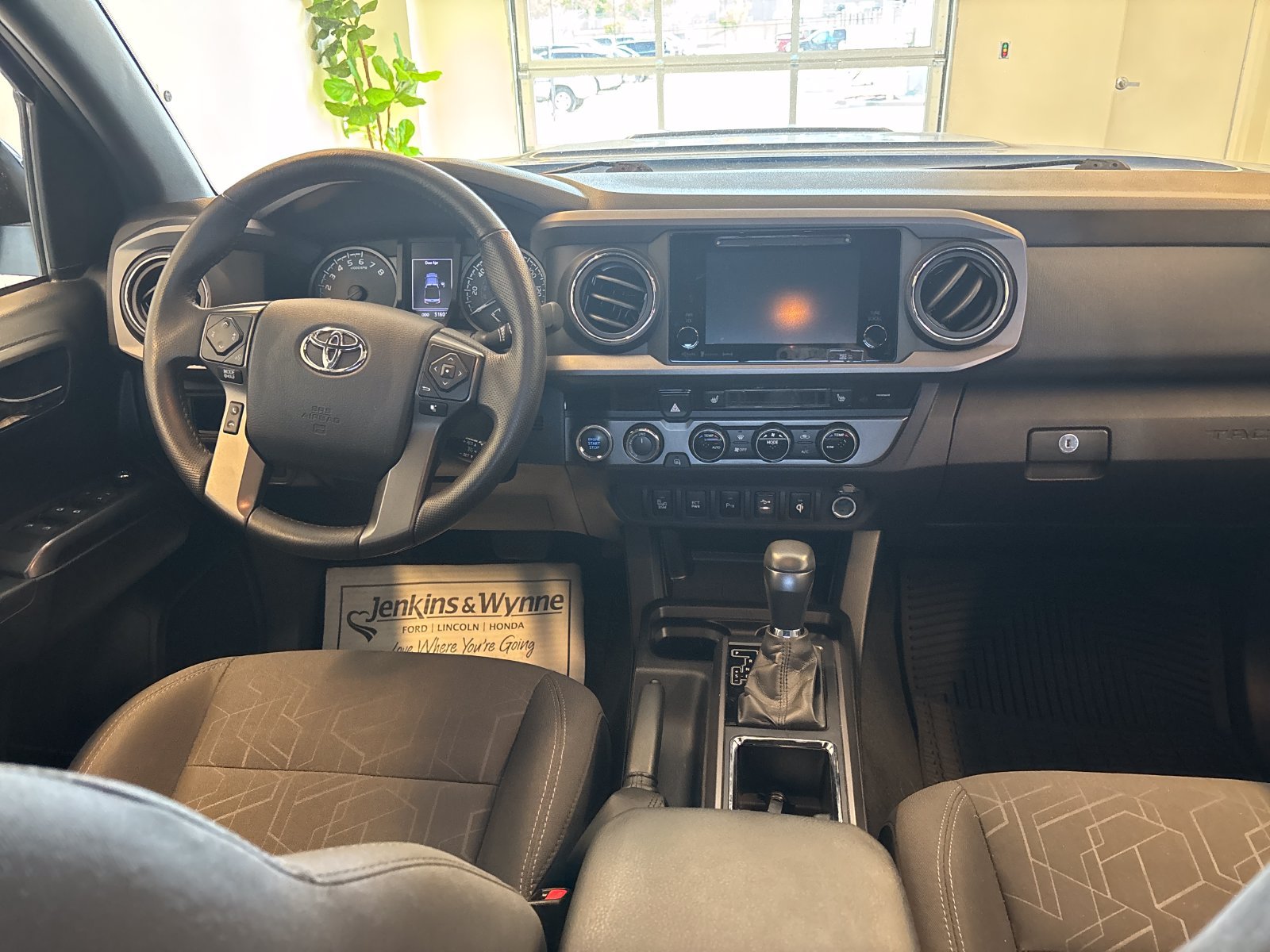 Used 2017 Toyota Tacoma 4x4 Double Cab image 8