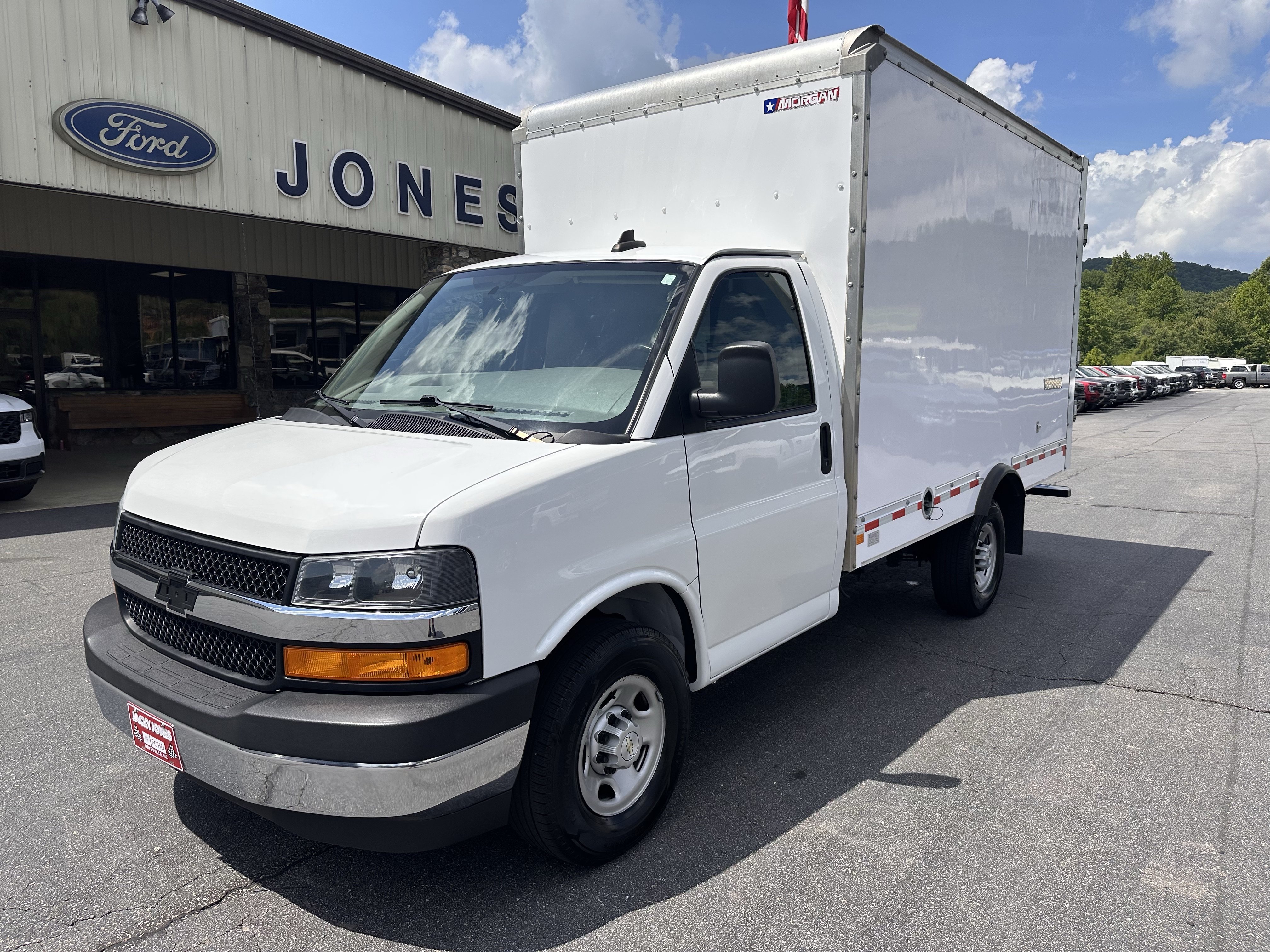 Used 2022 Chevrolet Express 3500 w/ Power Convenience Package RWD image 2