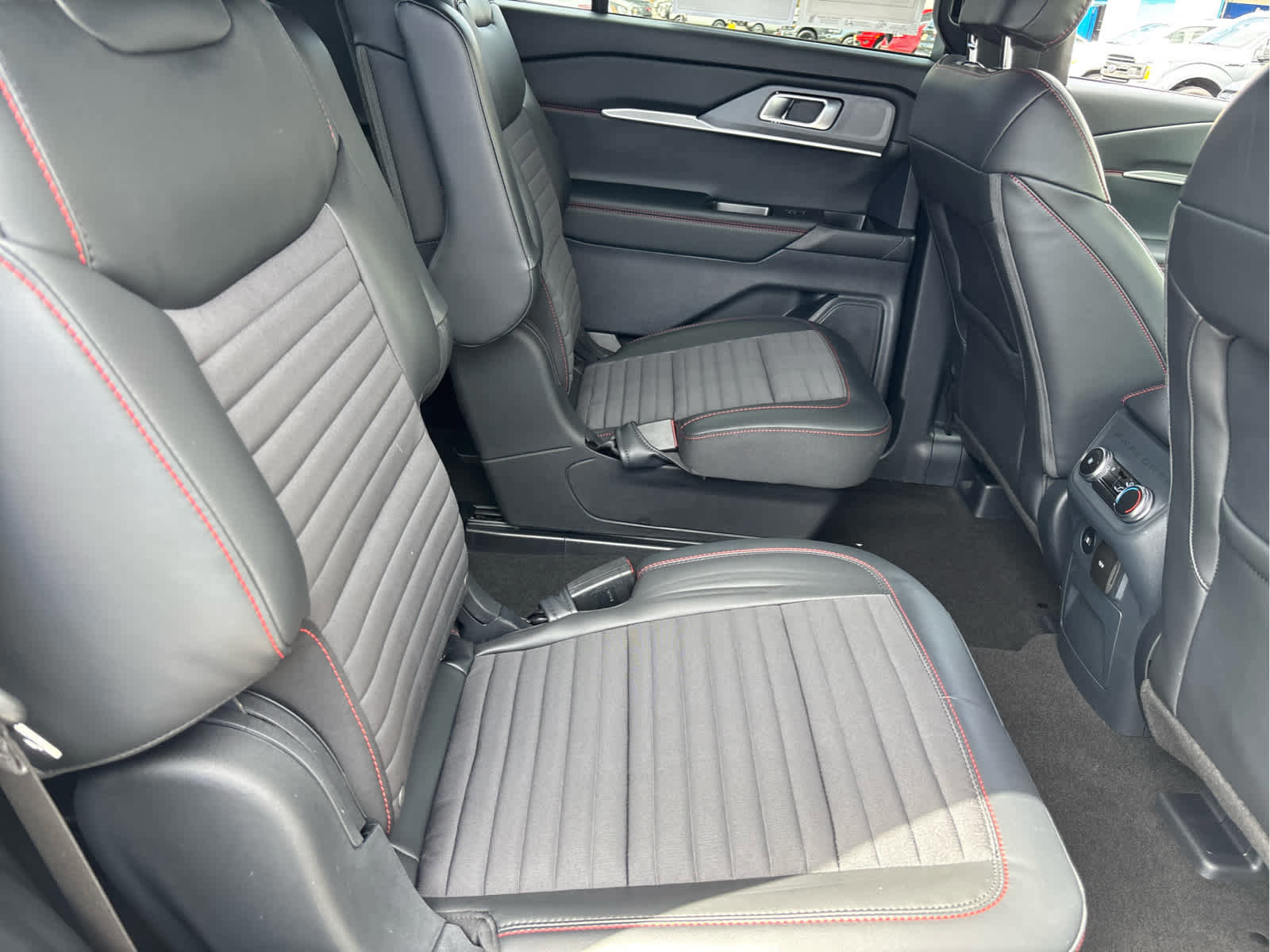 Certified 2025 Ford Explorer ST-Line image 30