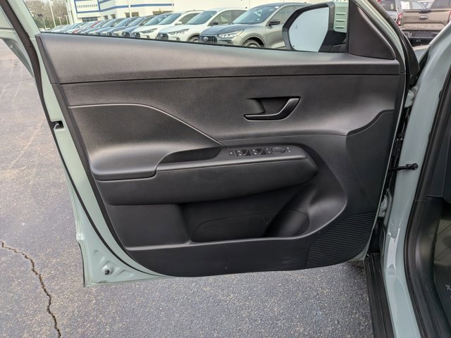 Used 2025 Hyundai Kona SEL image 12