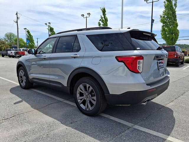 Certified 2022 Ford Explorer XLT w/ Equipment Group 202A AWD/4WD image 9