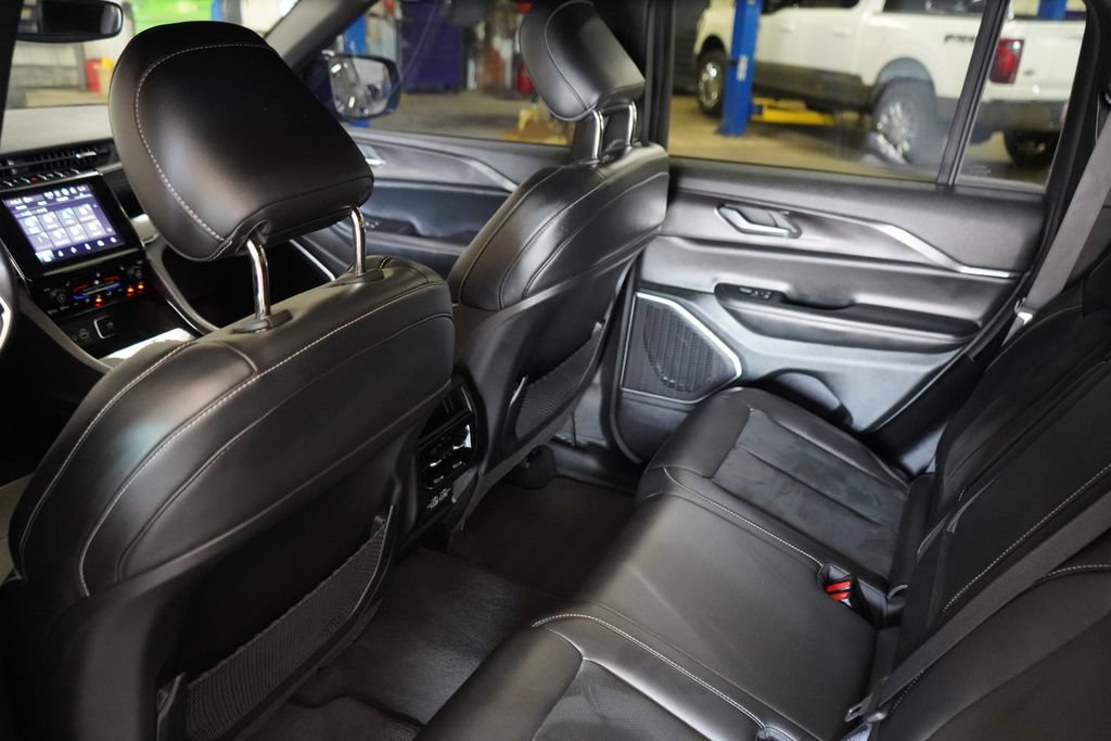 Used 2022 Jeep Grand Cherokee Altitude AWD/4WD image 31