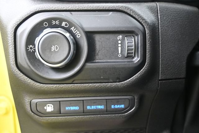 Used 2023 Jeep Wrangler Unlimited Sahara w/ Cold Weather Group AWD/4WD image 7