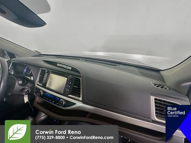 Used 2018 Toyota Highlander Plus w/ Preferred Accessory Package AWD/4WD image 30