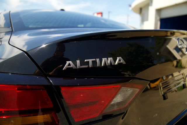 Used 2025 Nissan Altima 2.5 SV FWD image 10