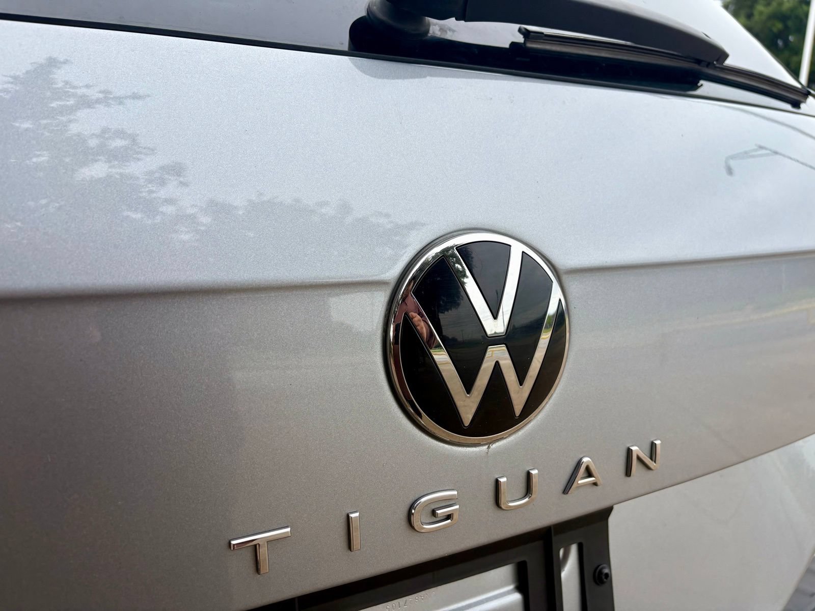Used 2023 Volkswagen Tiguan SE R-Line FWD image 7