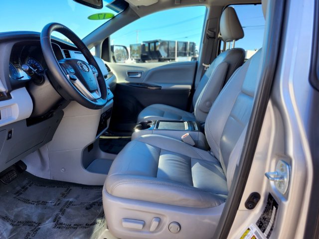 Used 2017 Toyota Sienna XLE Premium w/ Outdoor Package AWD/4WD image 19