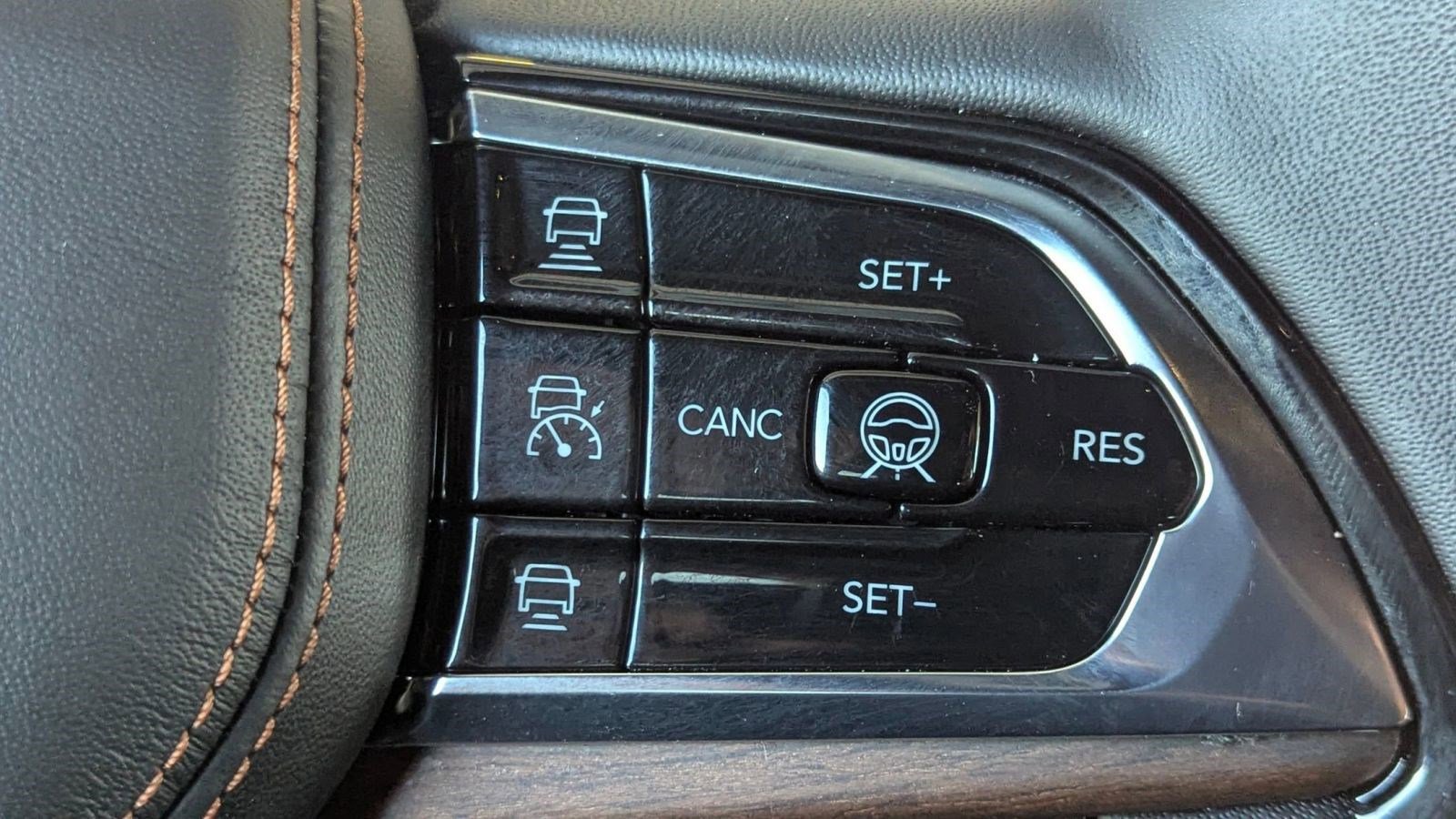 Used 2022 Jeep Grand Cherokee Summit w/ Luxury Tech Group V image 24