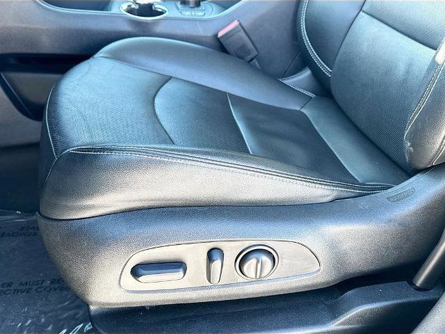Used 2024 GMC Terrain SLT AWD/4WD image 16