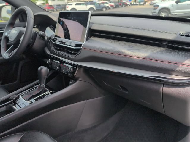 Used 2025 Jeep Compass Trailhawk AWD/4WD image 19