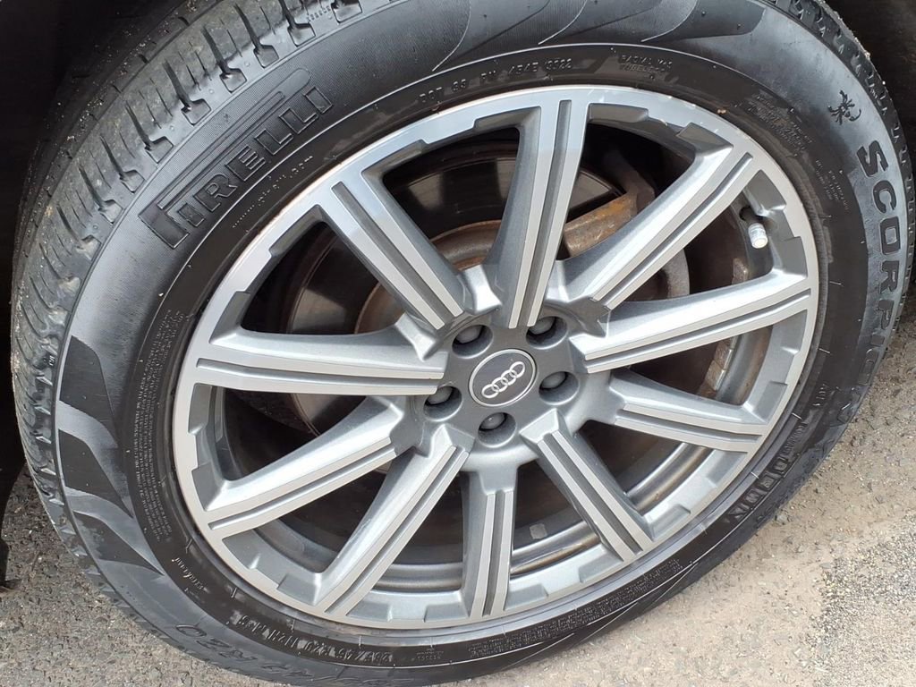Used 2018 Audi Q7 3.0T Prestige AWD/4WD image 6