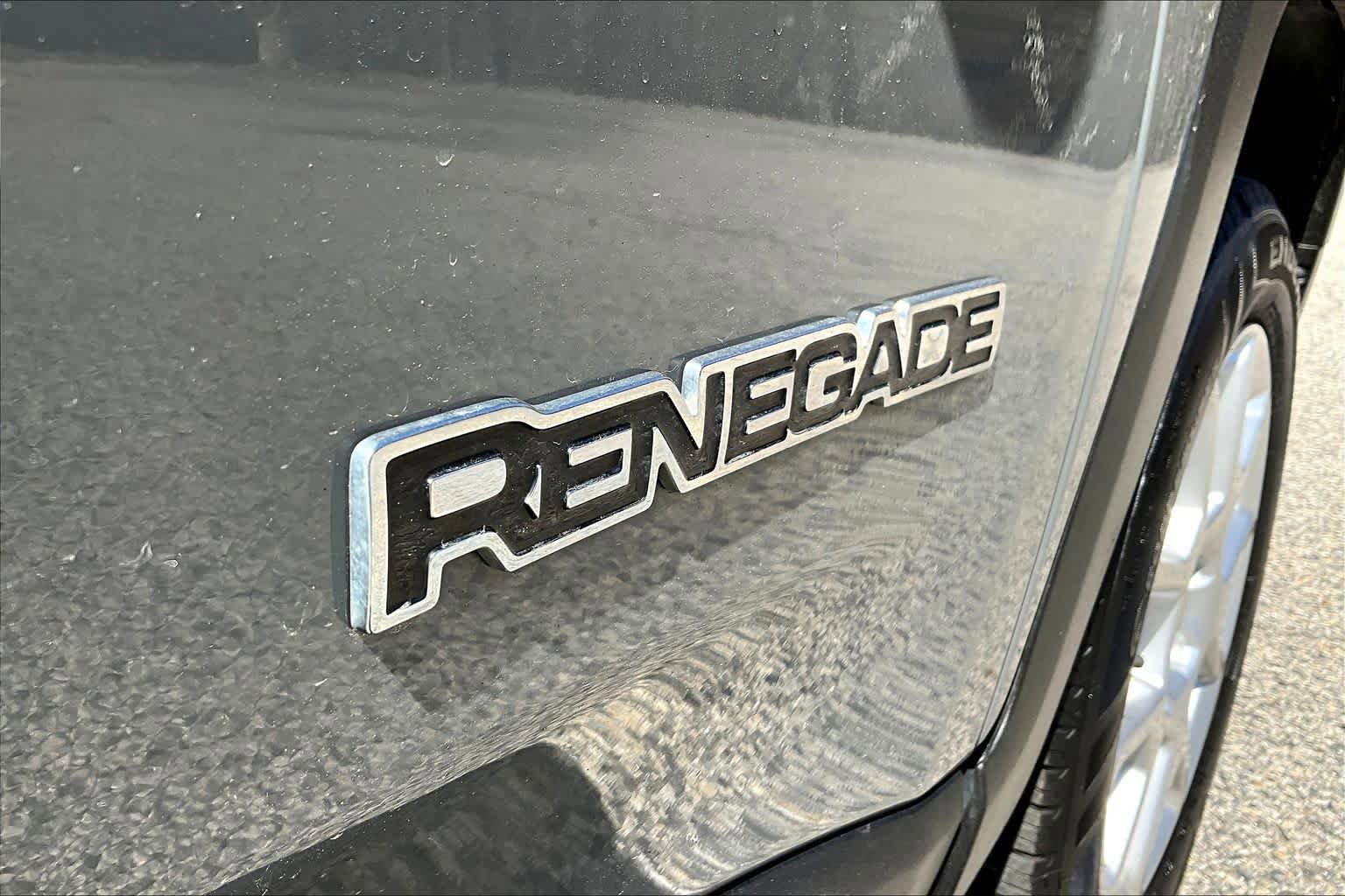 Used 2020 Jeep Renegade Latitude w/ Cold Weather Group AWD/4WD image 10
