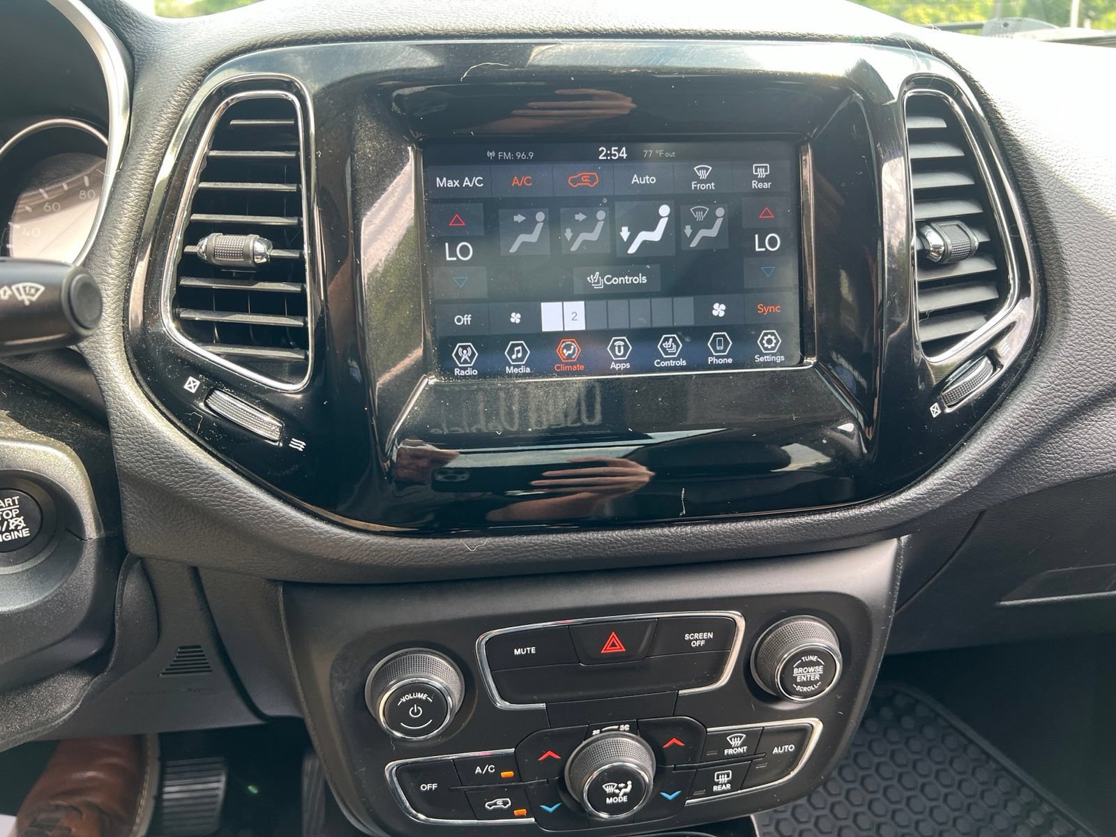 Used 2021 Jeep Compass Latitude w/ Sun and Sound Group AWD/4WD image 29