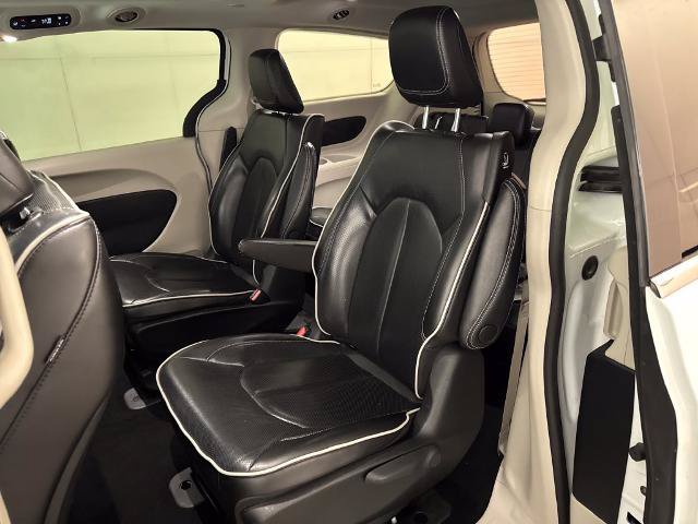 Used 2023 Chrysler Pacifica Limited FWD image 31