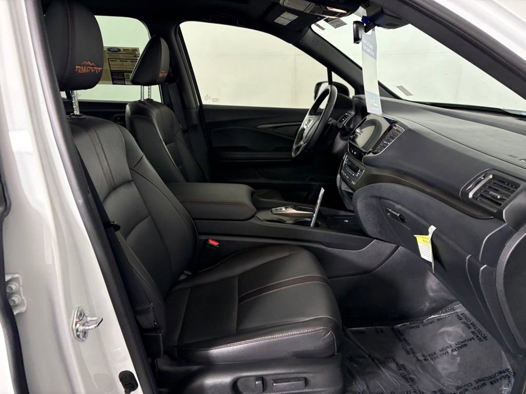 Used 2025 Honda Ridgeline TrailSport image 35