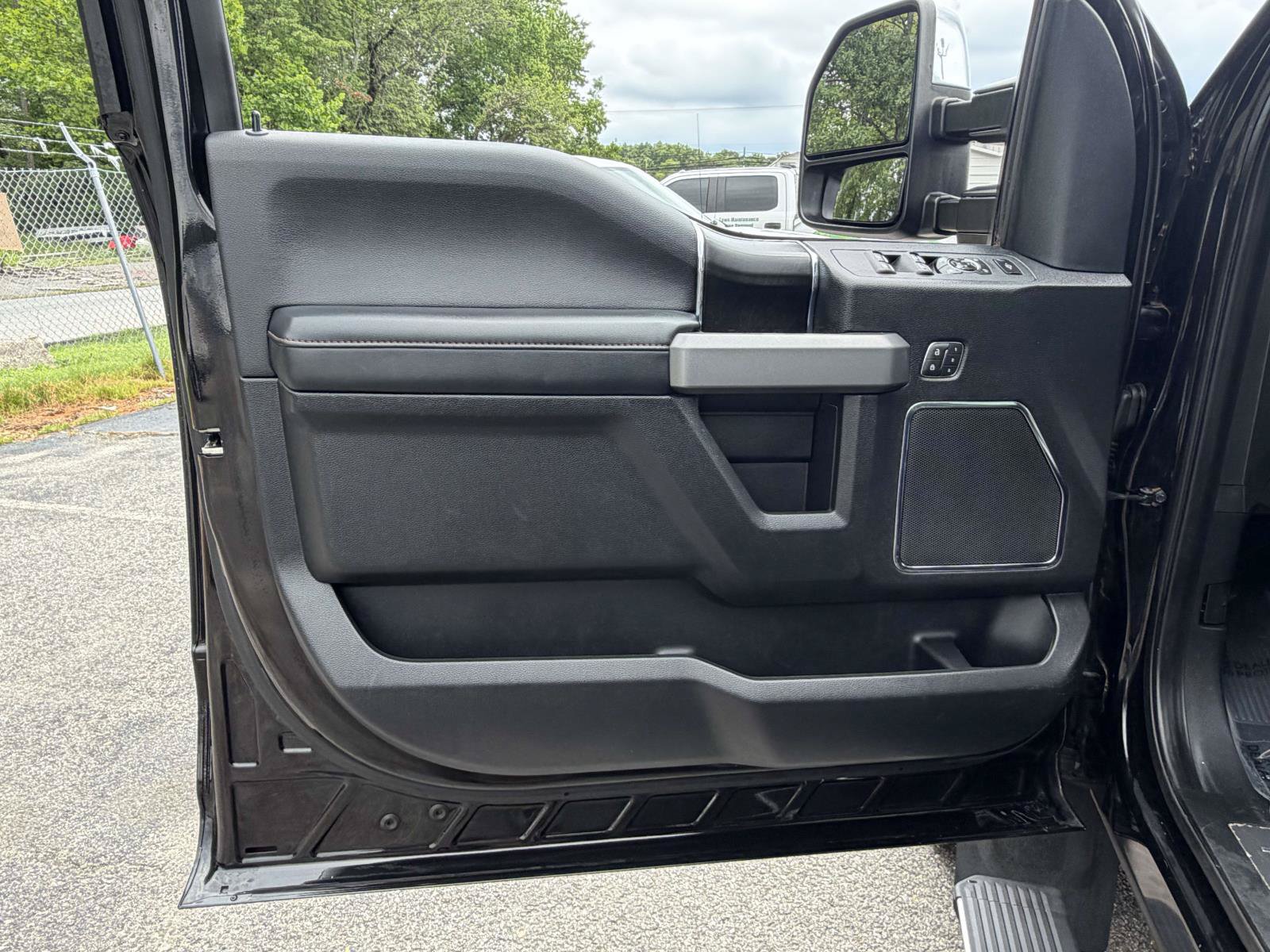 Certified 2019 Ford F450 Platinum w/ Platinum Ultimate Package AWD/4WD image 18