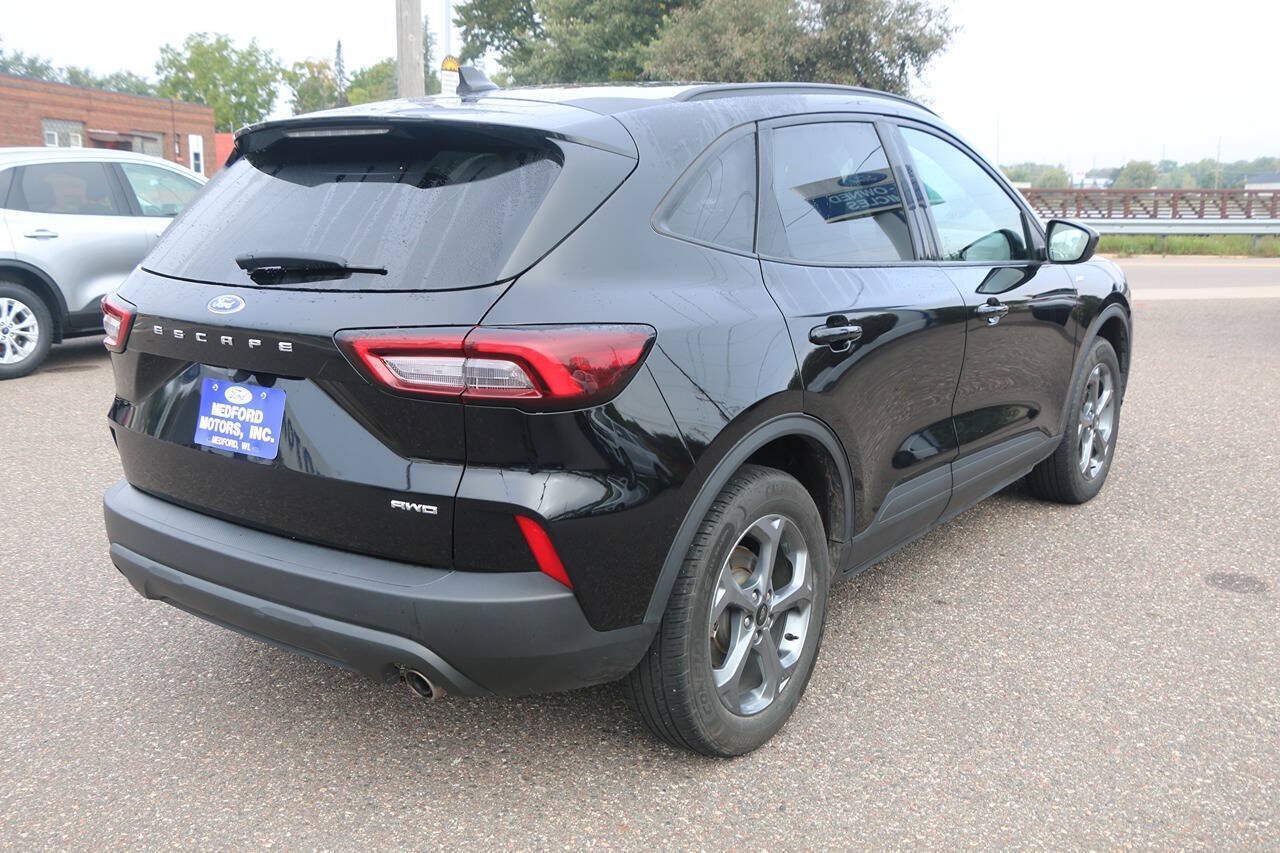 Certified 2025 Ford Escape ST-Line Select AWD/4WD image 4