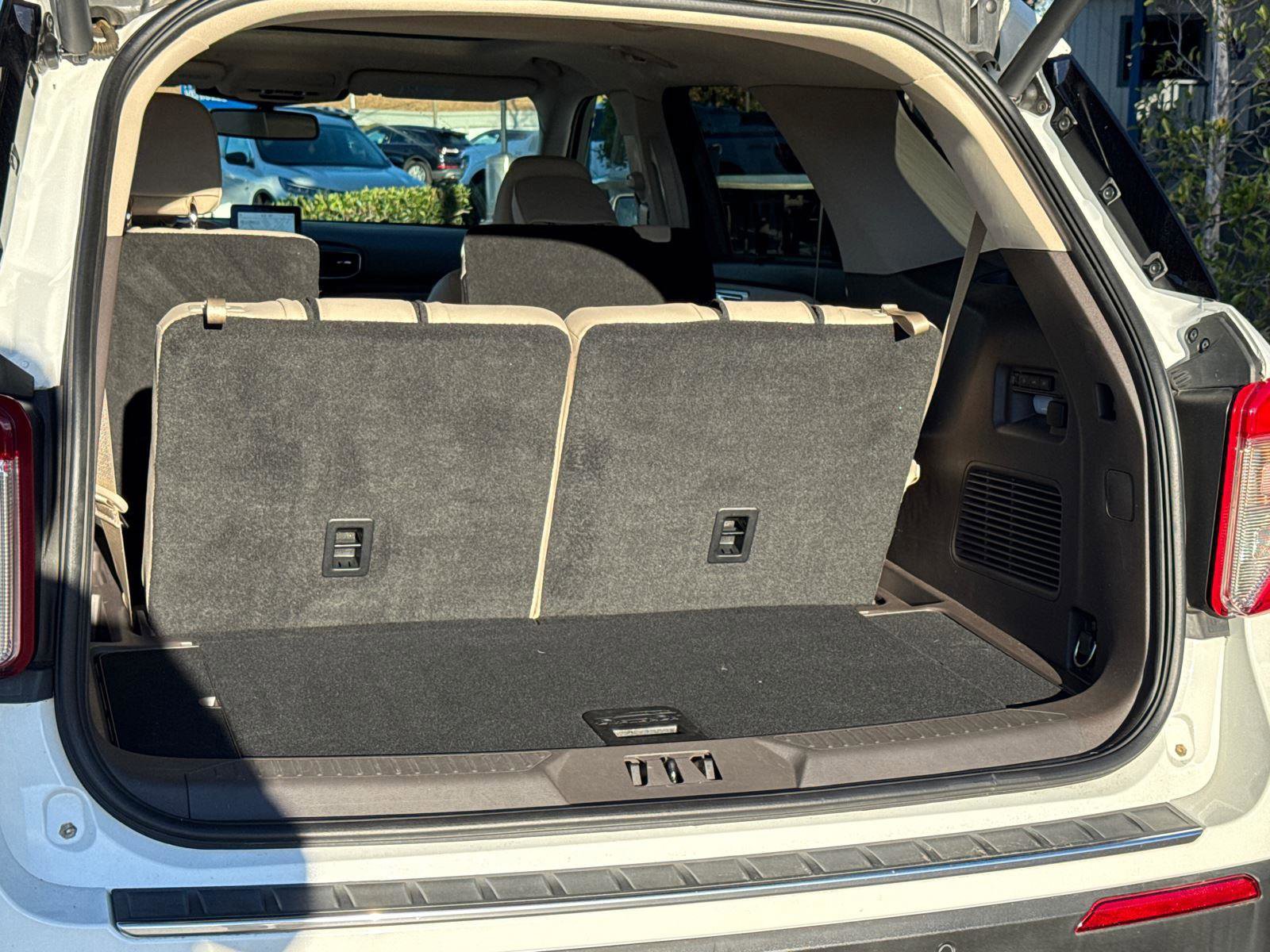 Certified 2022 Ford Explorer Platinum w/ Equipment Group 601A image 12