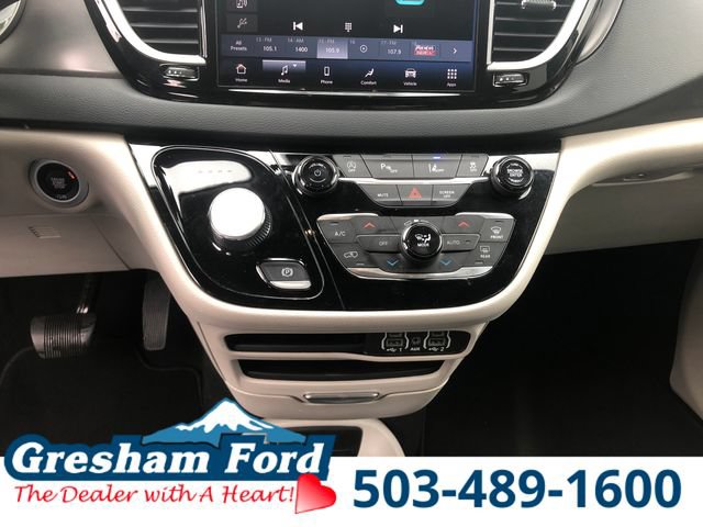 Used 2023 Chrysler Pacifica Touring-L FWD image 22