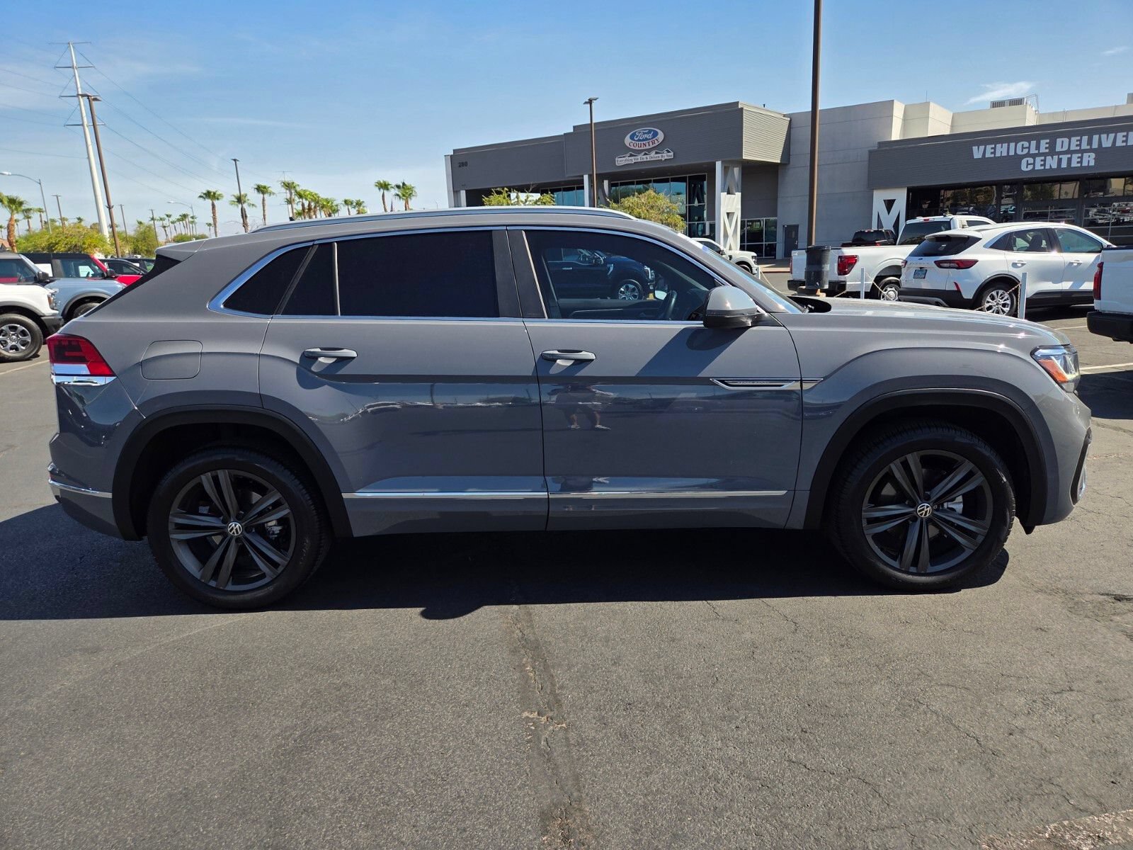 Used 2022 Volkswagen Atlas Cross Sport SEL R-Line AWD/4WD image 7
