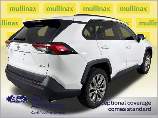 Used 2020 Toyota RAV4 XLE Premium FWD image 4