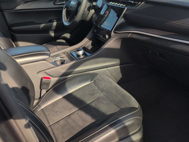 Used 2024 Jeep Grand Cherokee Altitude RWD image 18