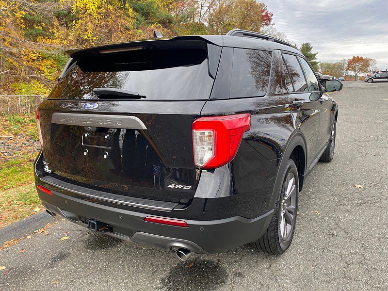 Certified 2022 Ford Explorer XLT w/ Equipment Group 202A image 5