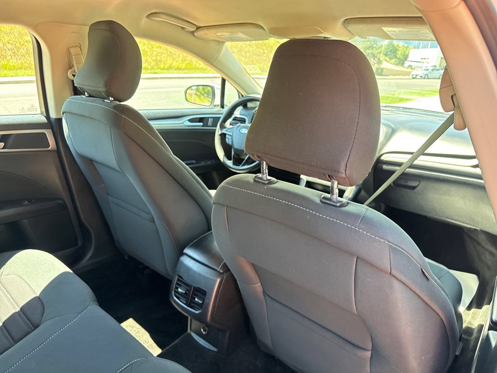 Certified 2018 Ford Fusion SE w/ Fusion SE Technology Package FWD image 27