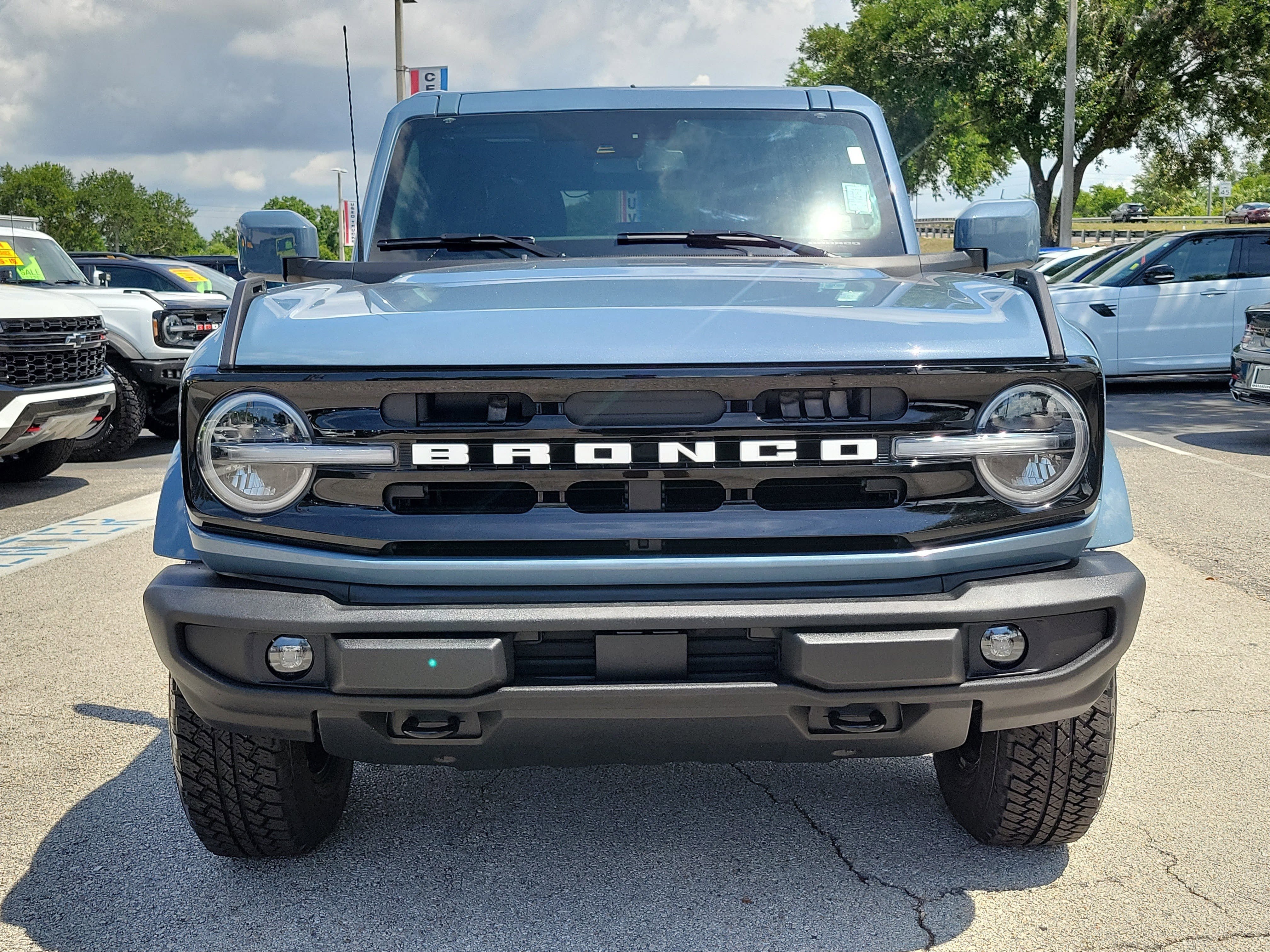 Certified 2025 Ford Bronco Outer Banks AWD/4WD image 2