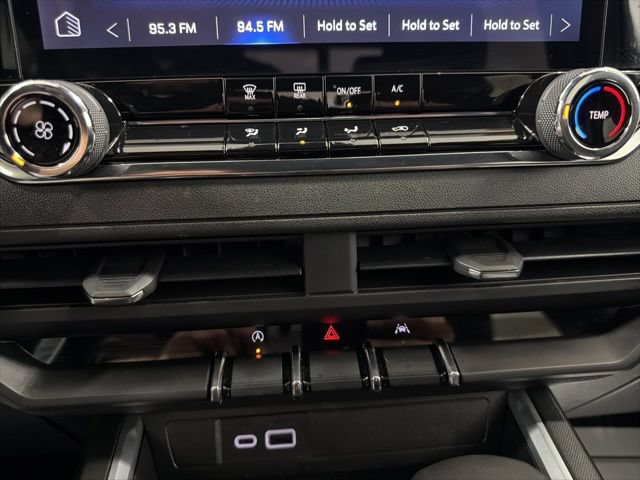 Used 2023 Chevrolet Colorado W/T AWD/4WD image 18