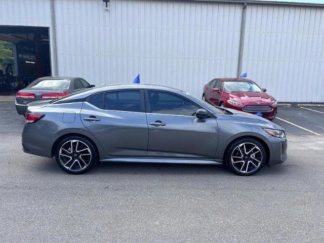 Used 2025 Nissan Sentra SR w/ SR Premium Package image 2